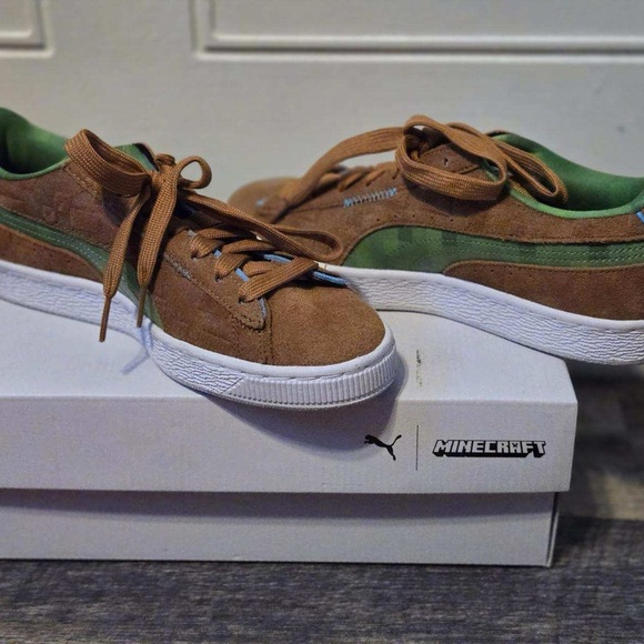 Kids puma sneakers size 6 - Picture 3 of 4